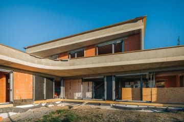 Rozšířená hrubá stavba s wellness