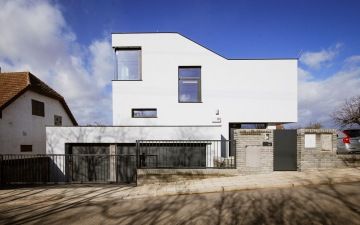 Místo hrubé stavby dům na klíč